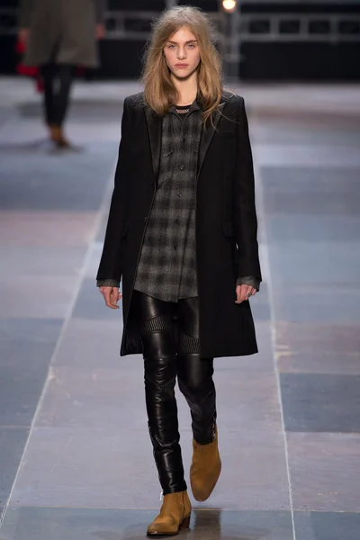 Look 17